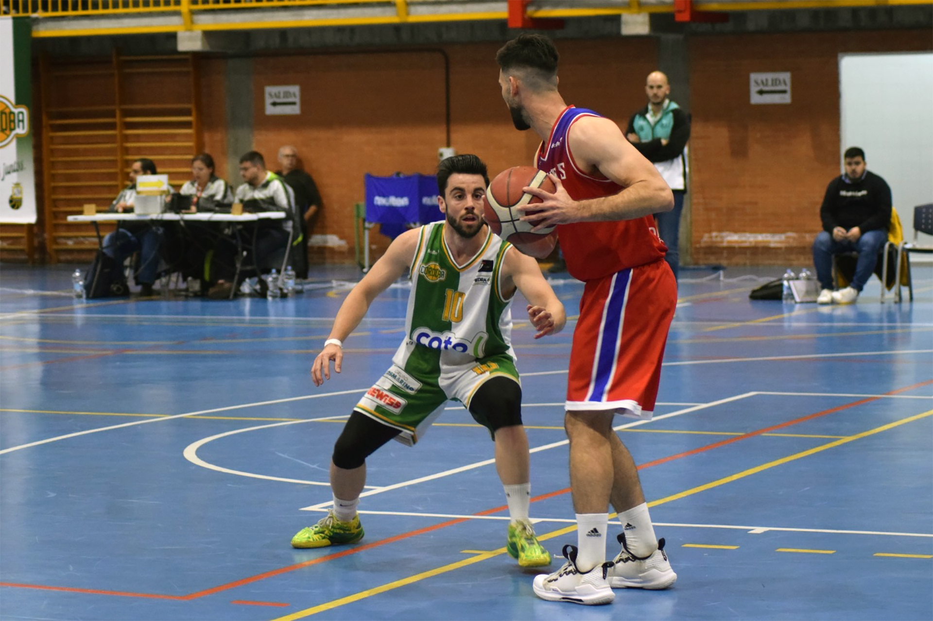  David Hermosilla durante el partido con Maristas. 