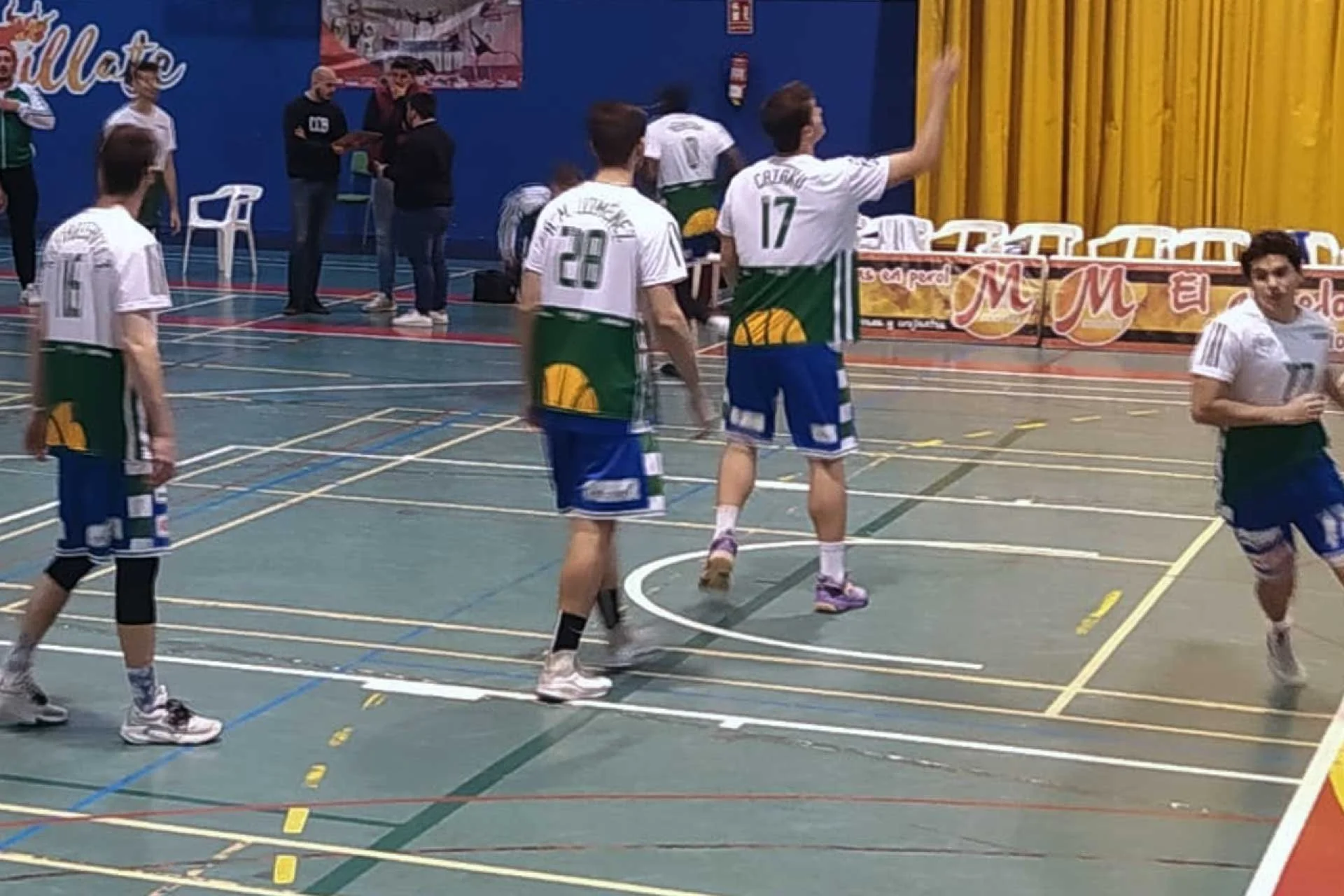  Instantánea del calentamiento antes del partido contra el Montilla. 