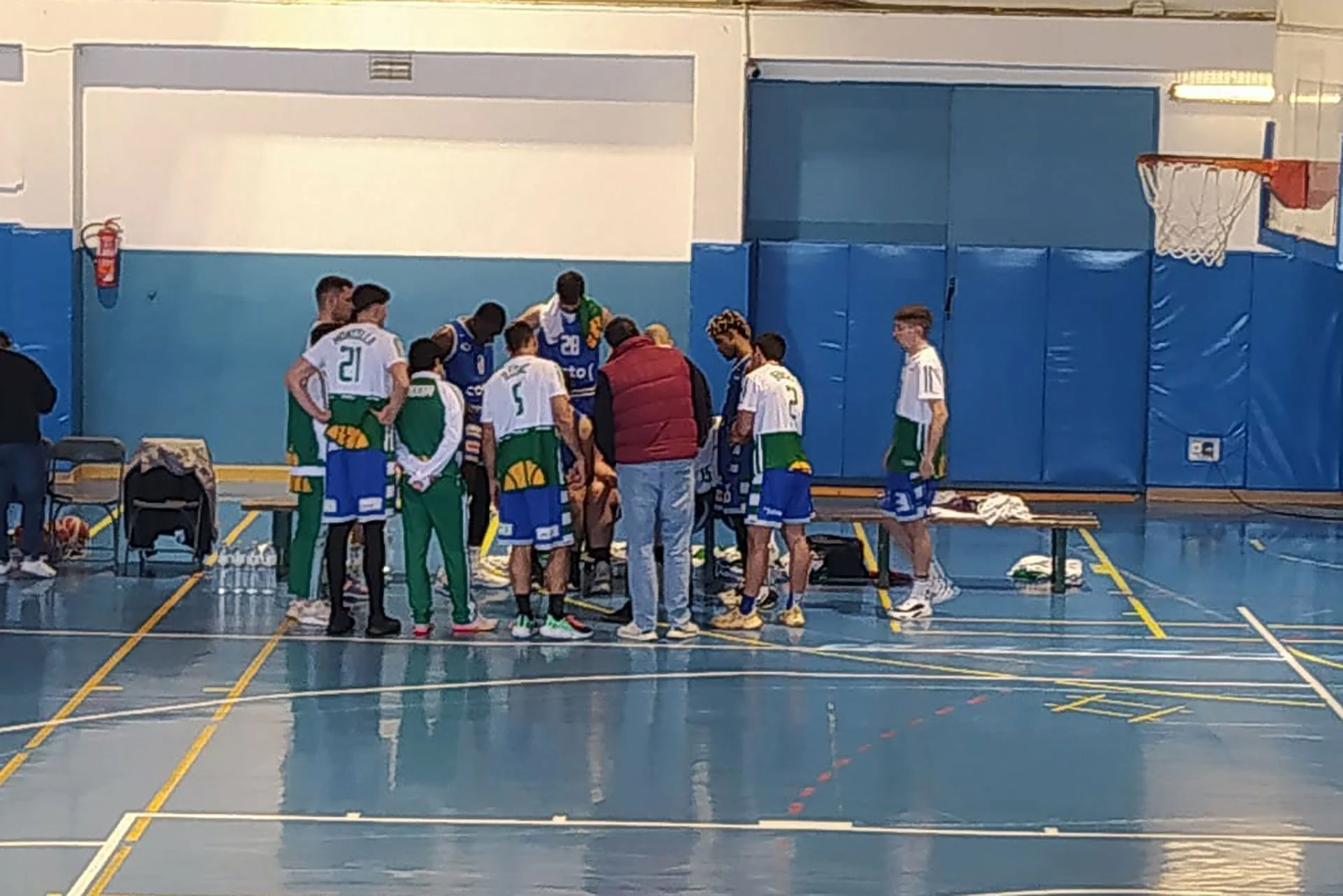  El equipo concentrado antes del partido. 