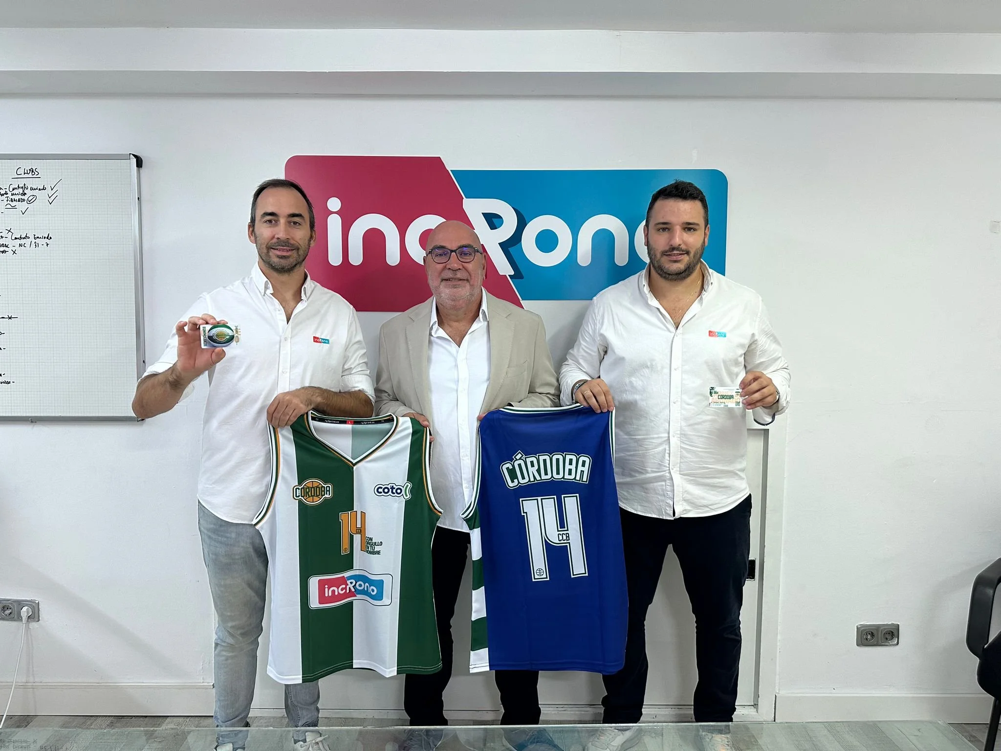   Martí Noceras, Pepe Palacios y Jorge Fuerte en la firma del acuerdo. 
