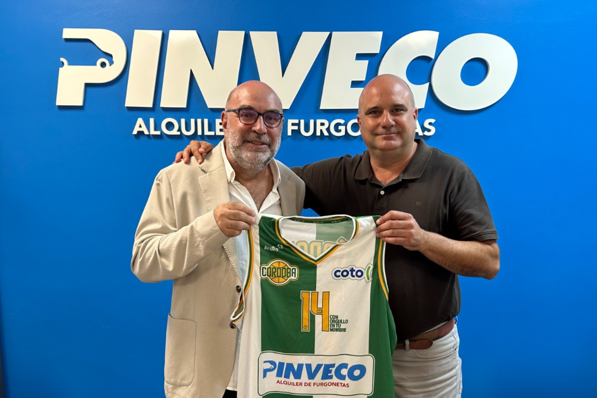  Pepe Palacios y Paco Pineda en la firma del acuerdo de renovación de patrocinio 