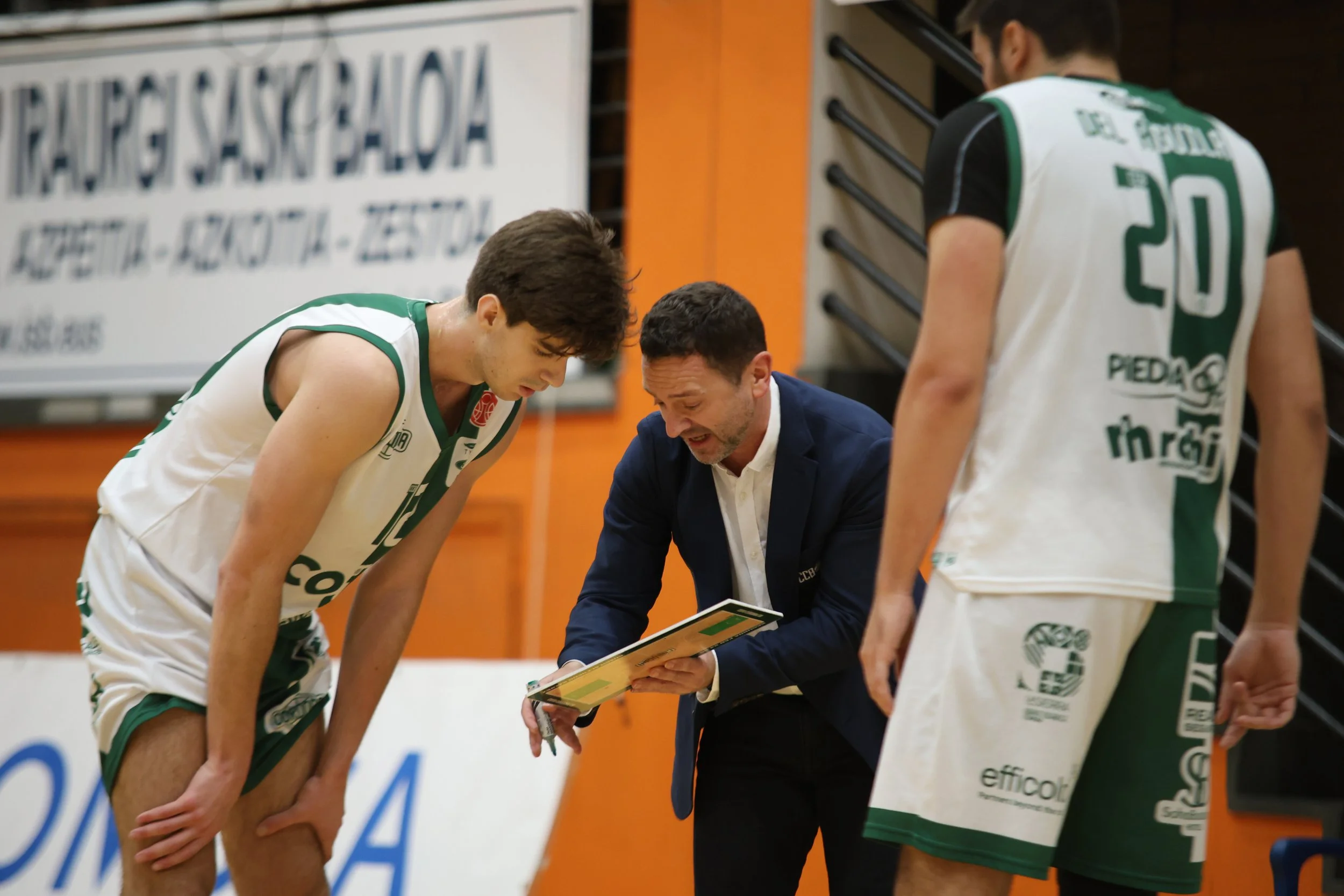 CCB PIERDE 81-72 EN AZPEITIA ANTE BIELE ISB 9X3A0192