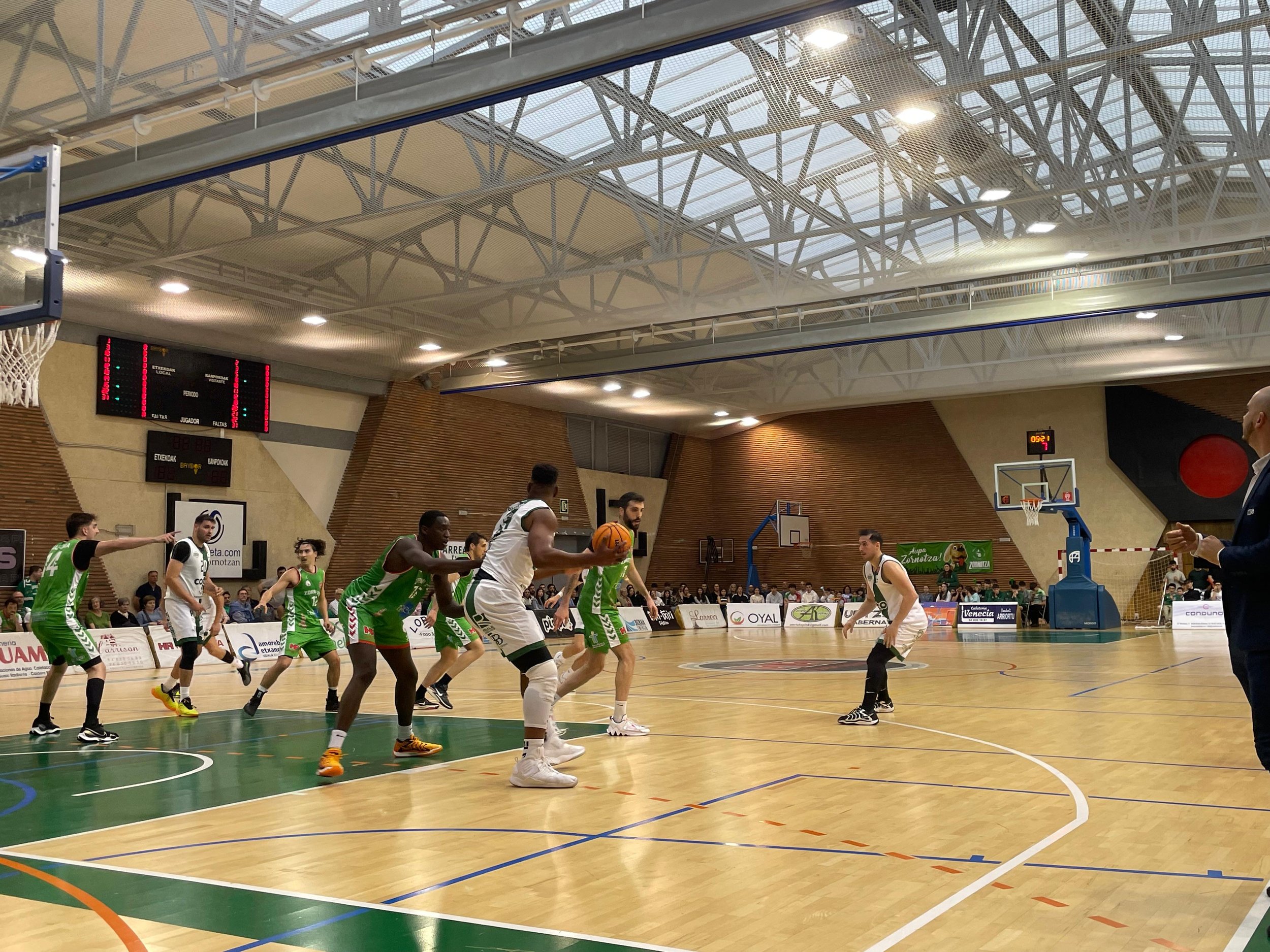 CCB CONSOLIDA LA CATEGORÍA TRAS LA VICTORIA A DOMICILIO ANTE ZORNOTZA 66-73 WhatsAppImage2025 04 12at19.00.00