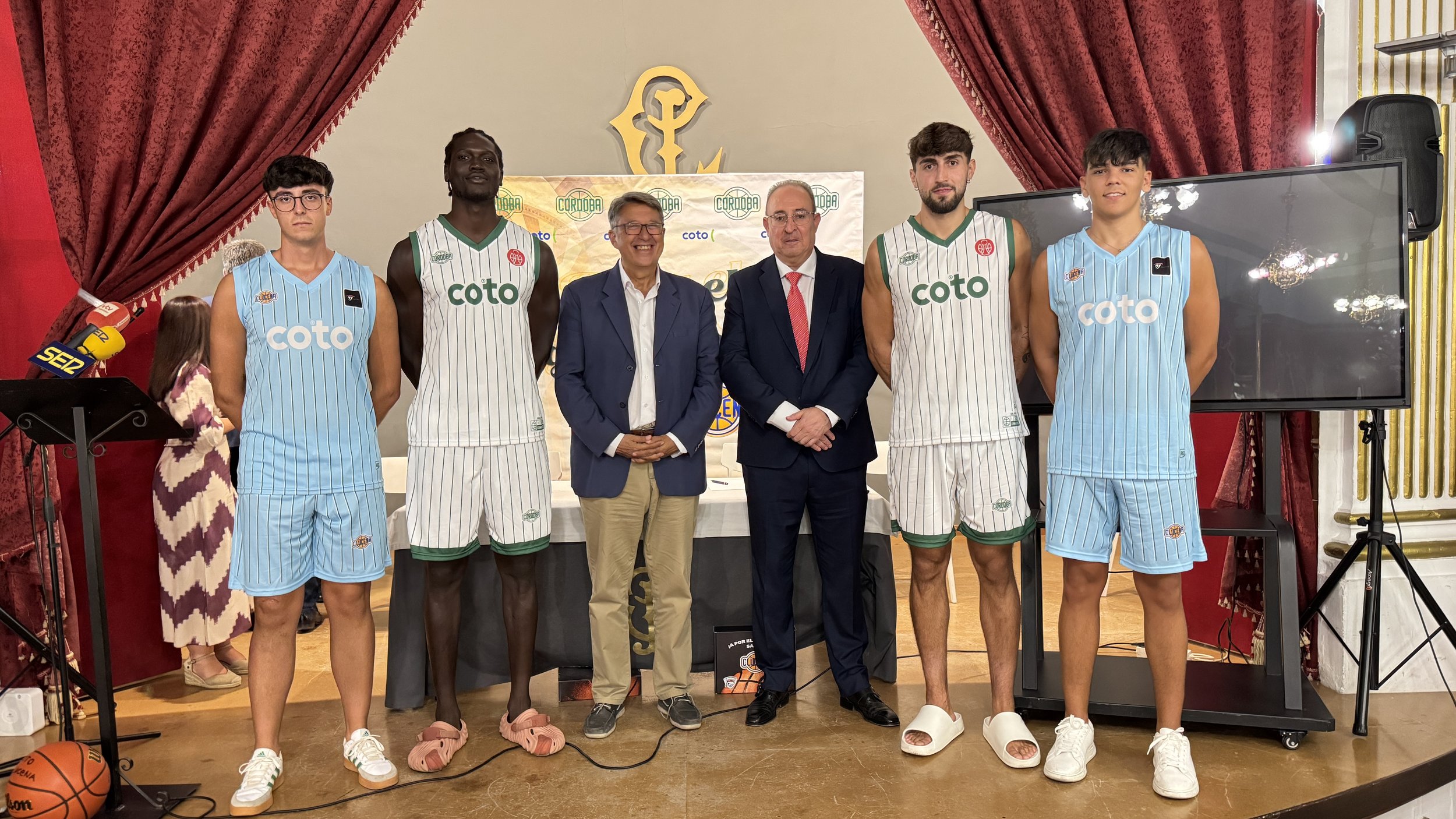 CCB PRESENTA SU NUEVA EQUIPACIÓN Y RUBRICA SU VÍNCULO LUCENTINO IMG 3037 1