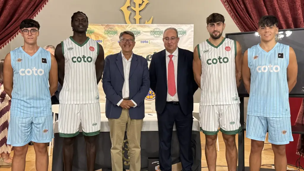 CCB PRESENTA SU NUEVA EQUIPACIÓN Y RUBRICA SU VÍNCULO LUCENTINO attachment 68b89424f7ef0c5d0586bb22