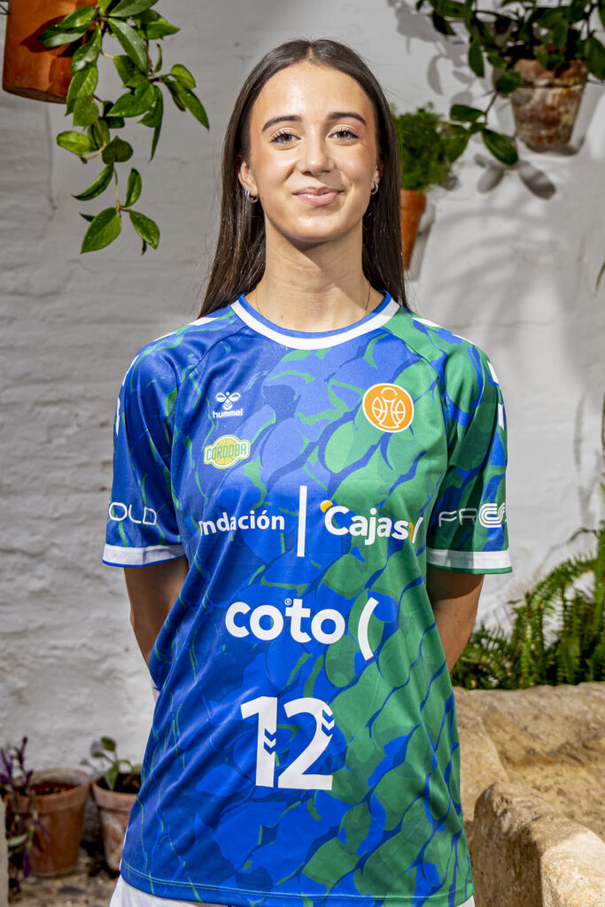 Cajasol Coto Córdoba CB presenta su nueva indumentaria Hummel antes de jugar un amistoso en Cáceres cajasol coto camisetas 12